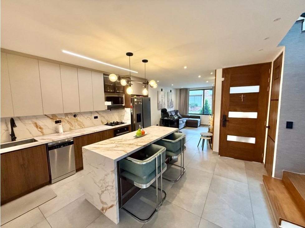 CASA EN VENTA EXCELENTE UBICACIÓN