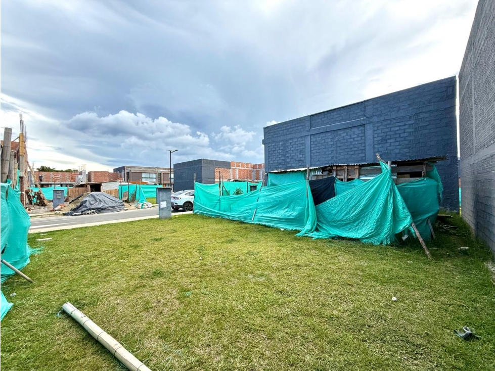 HERMOSO LOTE EN UNIDAD CERRADA - 3