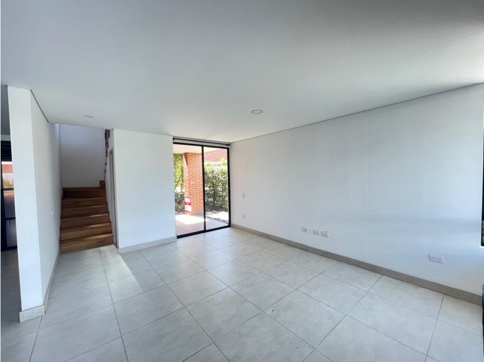 HERMOSA CASA EN ARRIENDO CERCA AL VIVA — foto 3