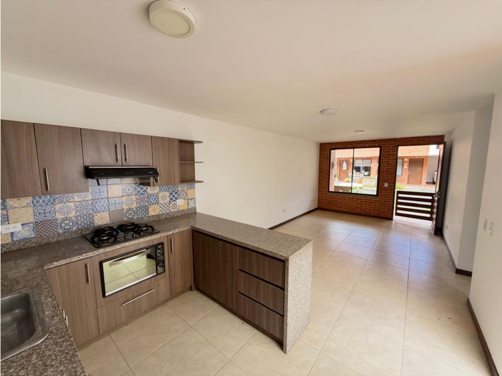 CASA EN VENTA Y ARRIENDO CERCA A VIVA — foto 4