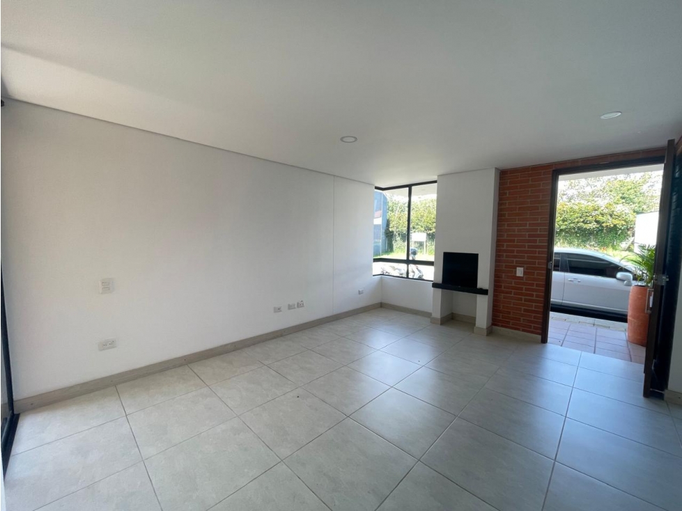 HERMOSA CASA EN ARRIENDO CERCA AL VIVA — foto 4
