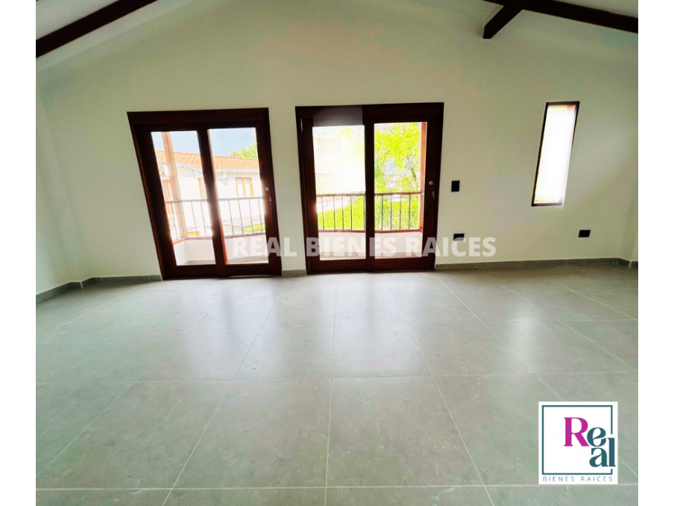 Amplia casa en unidad cerrada, excelente ubicación y distribución — foto 6