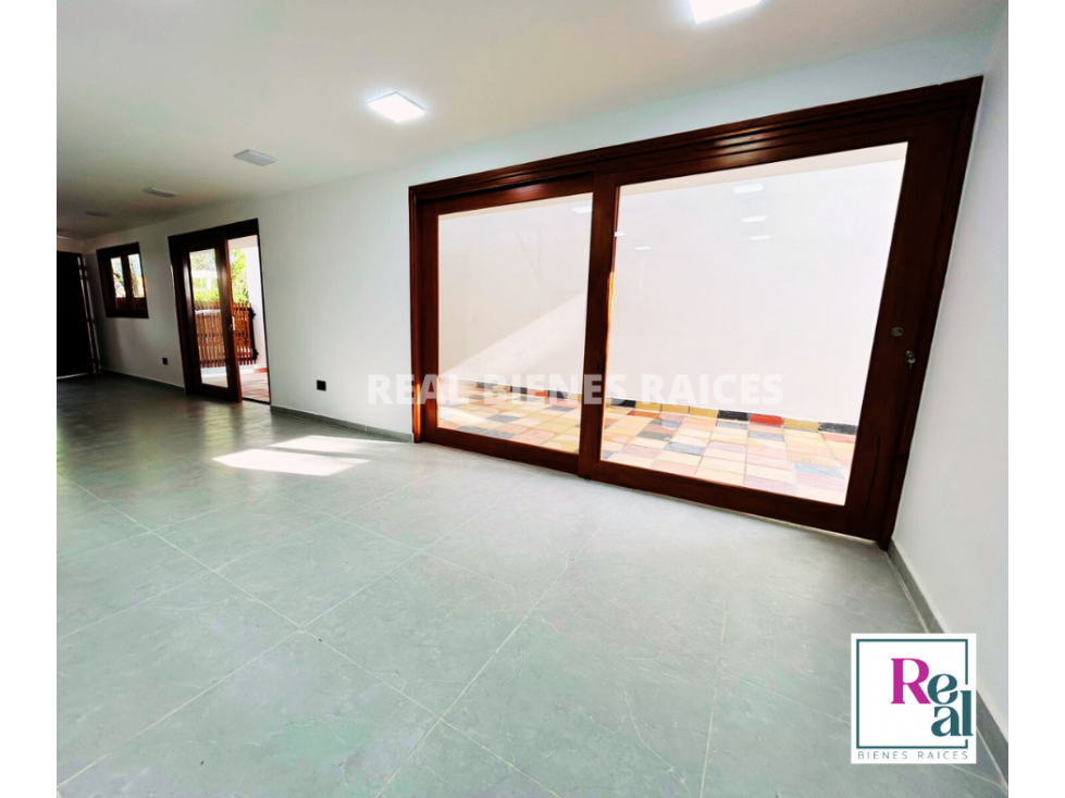 Amplia casa en unidad cerrada, excelente ubicación y distribución — foto 4