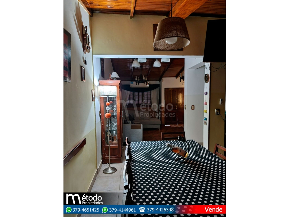 En Venta - Casa - 4 Dorm. - B° 237 Viv. - 6