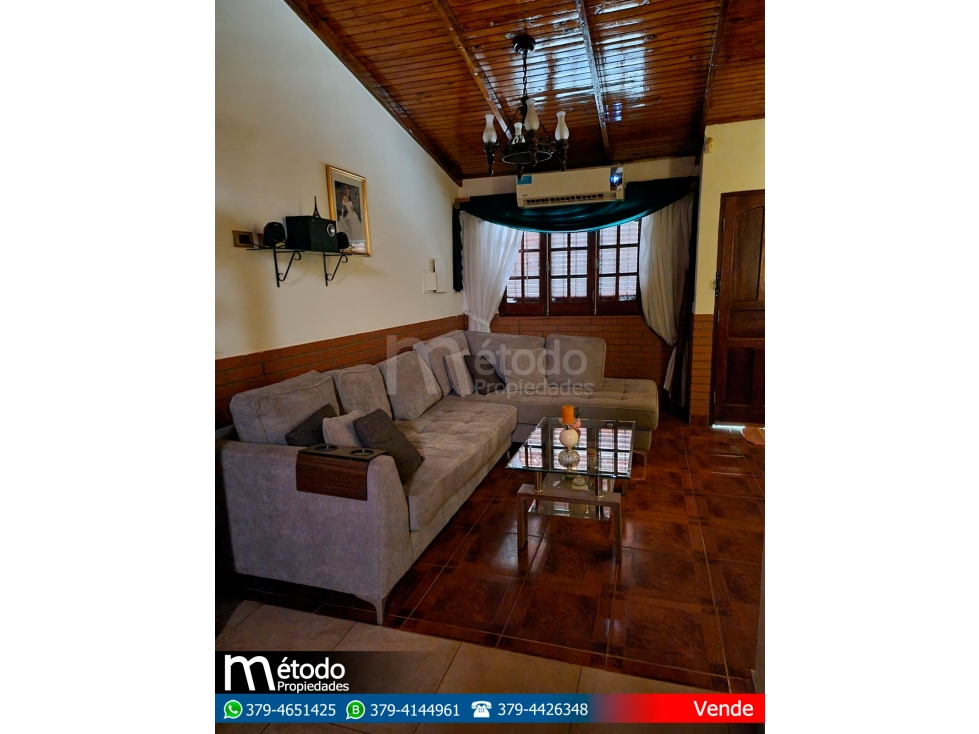 En Venta - Casa - 4 Dorm. - B° 237 Viv. - 5