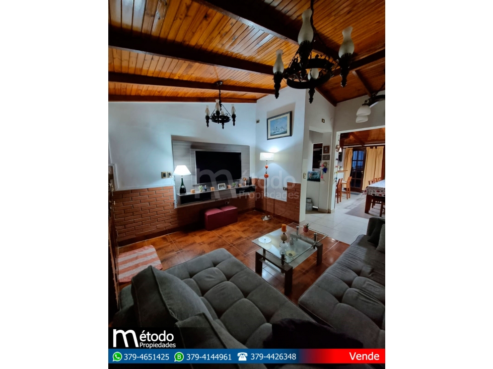 En Venta - Casa - 4 Dorm. - B° 237 Viv. - 4
