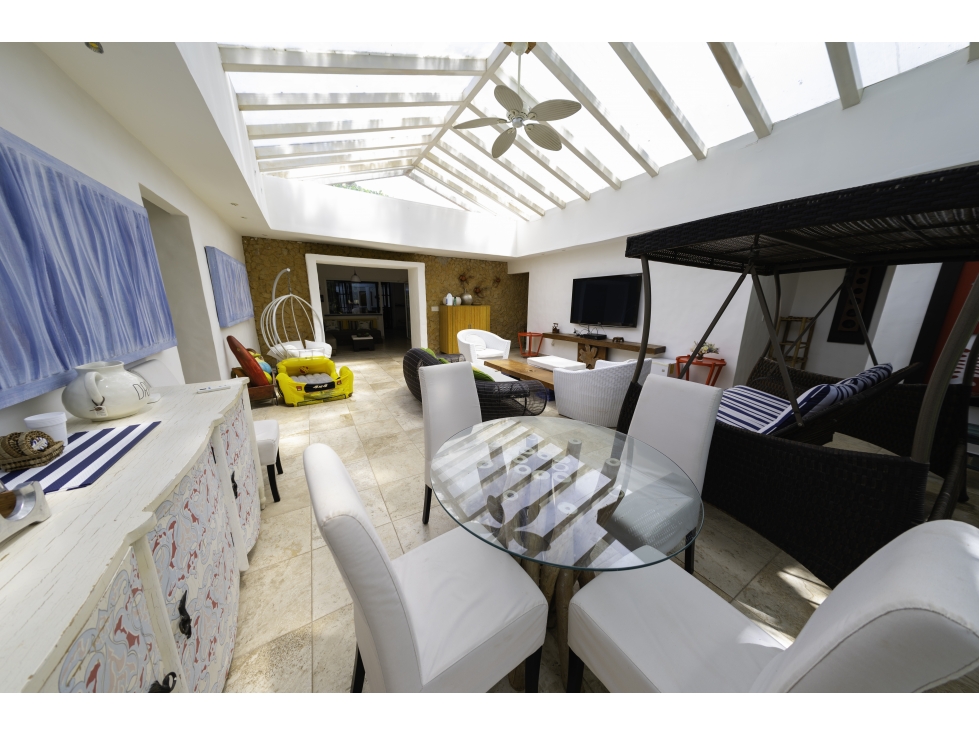 VENDO CASA EN PUNTA BARCO, SAN CARLOS, 6019M2 DE TERRENO, 7 RECAMARAS. - 2