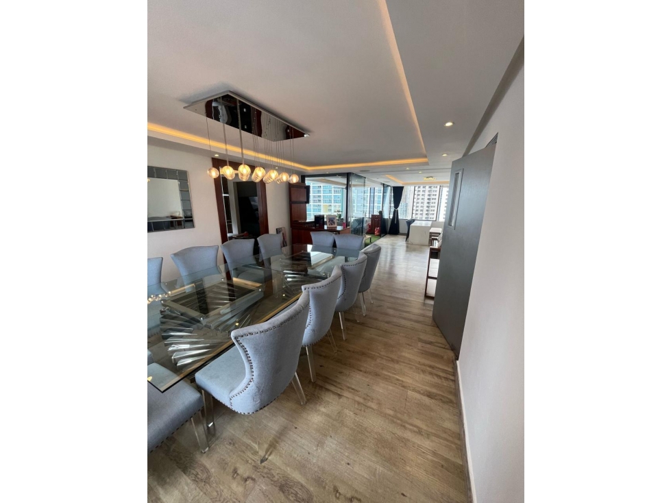 VENDO APARTAMENTO EN MARBELLA, 3 RECAMARAS, 287M2, CON BALCON.