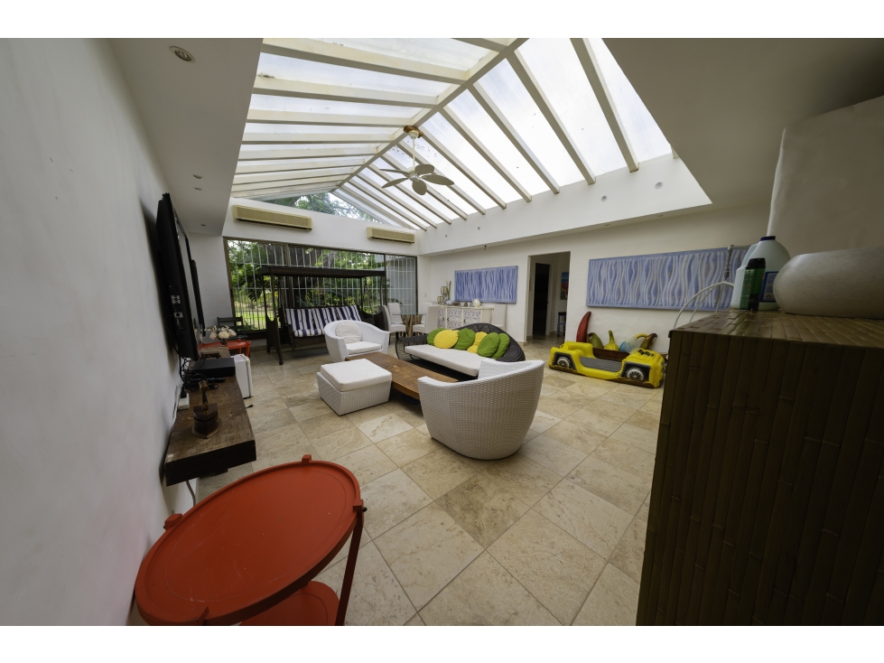 VENDO CASA EN PUNTA BARCO, SAN CARLOS, 6019M2 DE TERRENO, 7 RECAMARAS. - 4