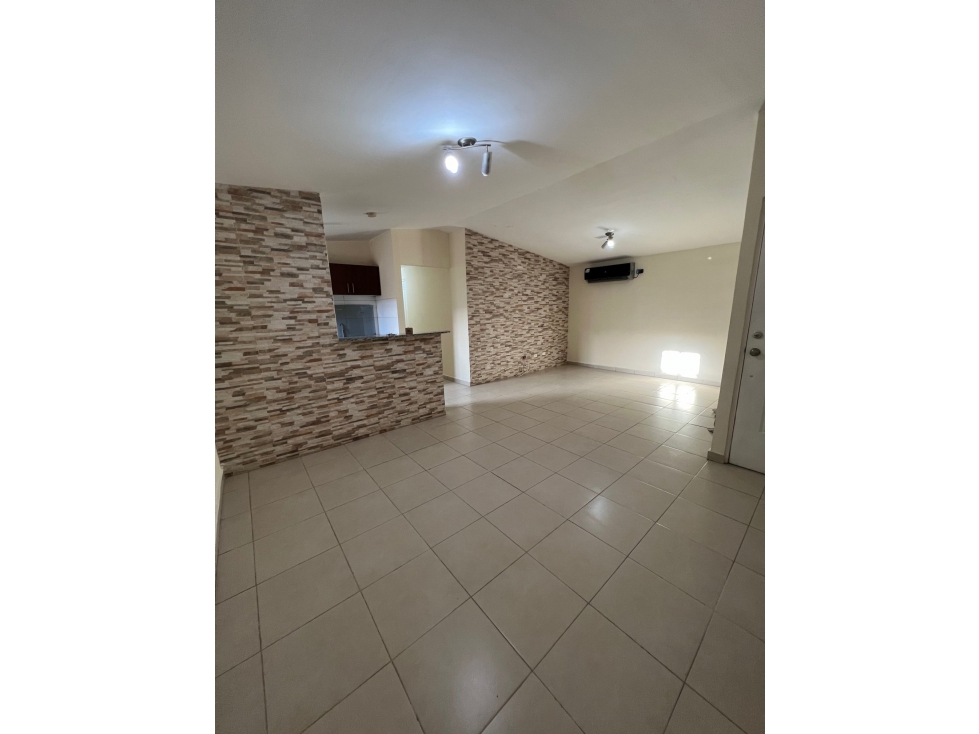 ALQULO CASA EN LA CHORRERA, 120M2, 3 RECAMARAS, BARRIADA CERRADA. - 2