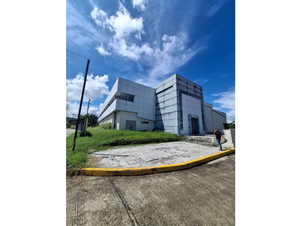 Venta de Bodega en Tocumen, Ideal para Logística e Industria.