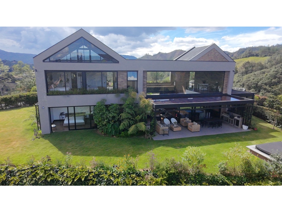 Casa Campestre de Lujo en Venta en El Retiro, Vereda Pantanillo