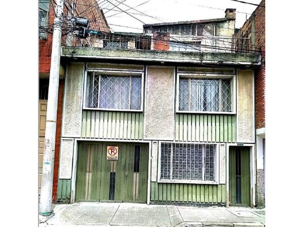 VENTA DE CASA ENGATIVÁ