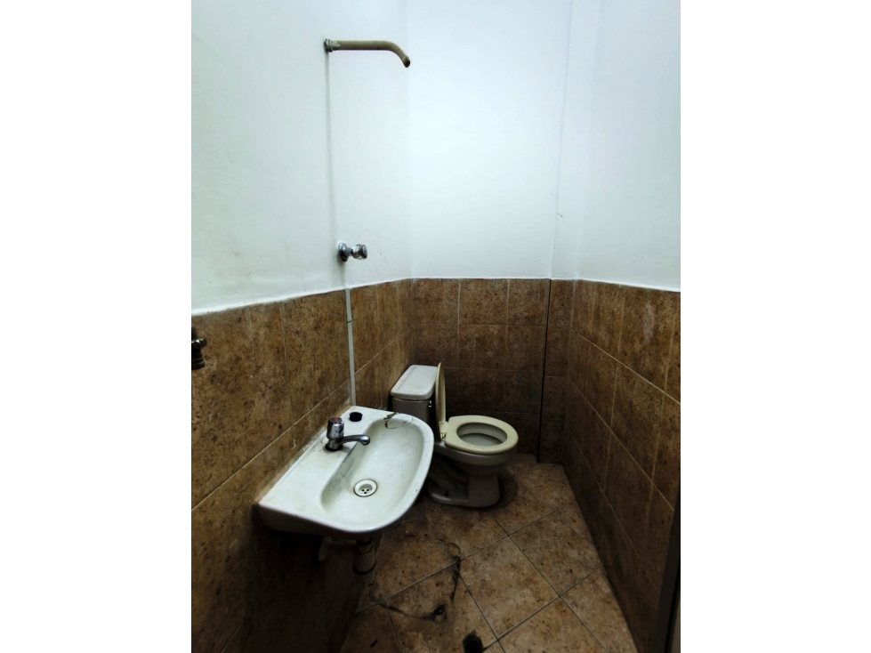 SE VENDE INMUEBLE CON LOCAL COMERCIAL Y DEPARTAMENTO EN TARAPOTO - 6