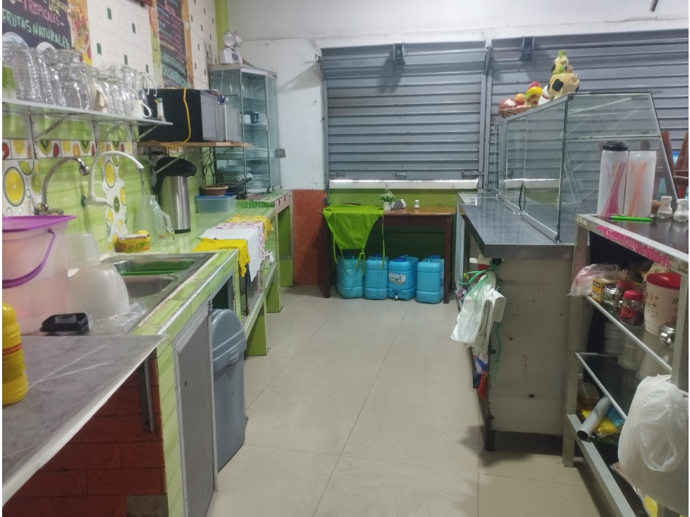 SE VENDE INMUEBLE CON LOCAL Y ALOJAMIENTO EQUIPADOS, EN YURIMAGUAS - 5