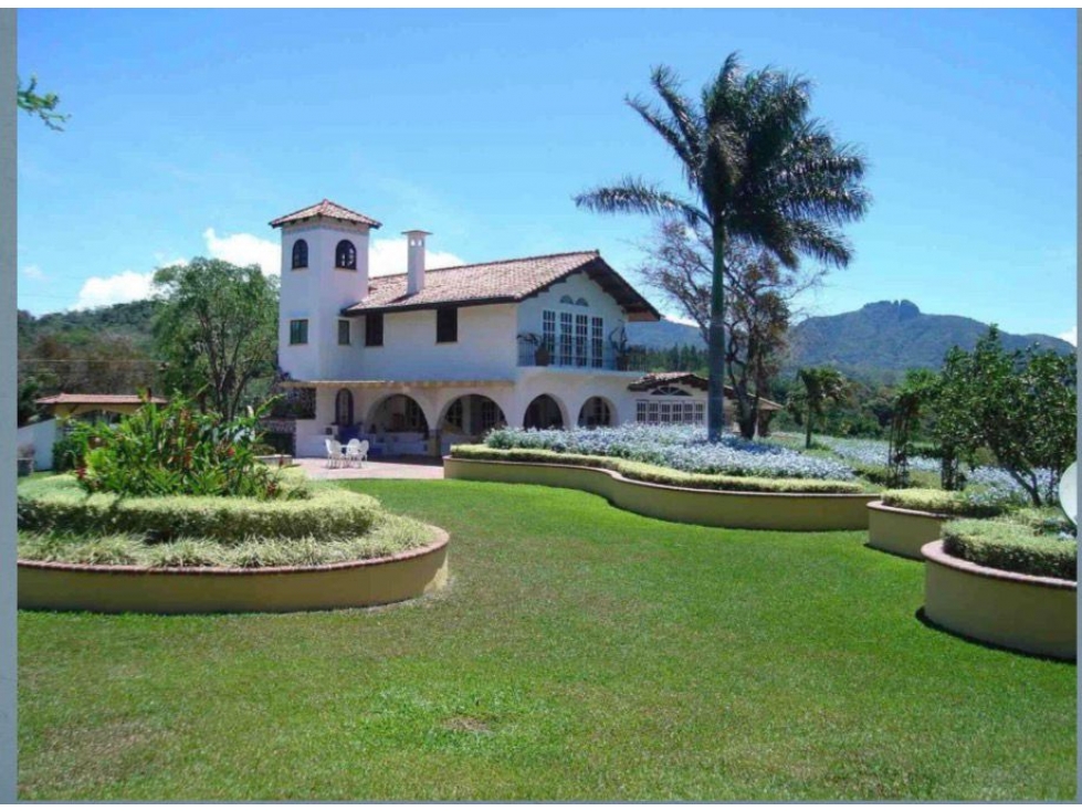 CASA EN VENTA O ALQUILER EN EL VALLE DE ANTÓN 1.8 HECTÁREAS - 1