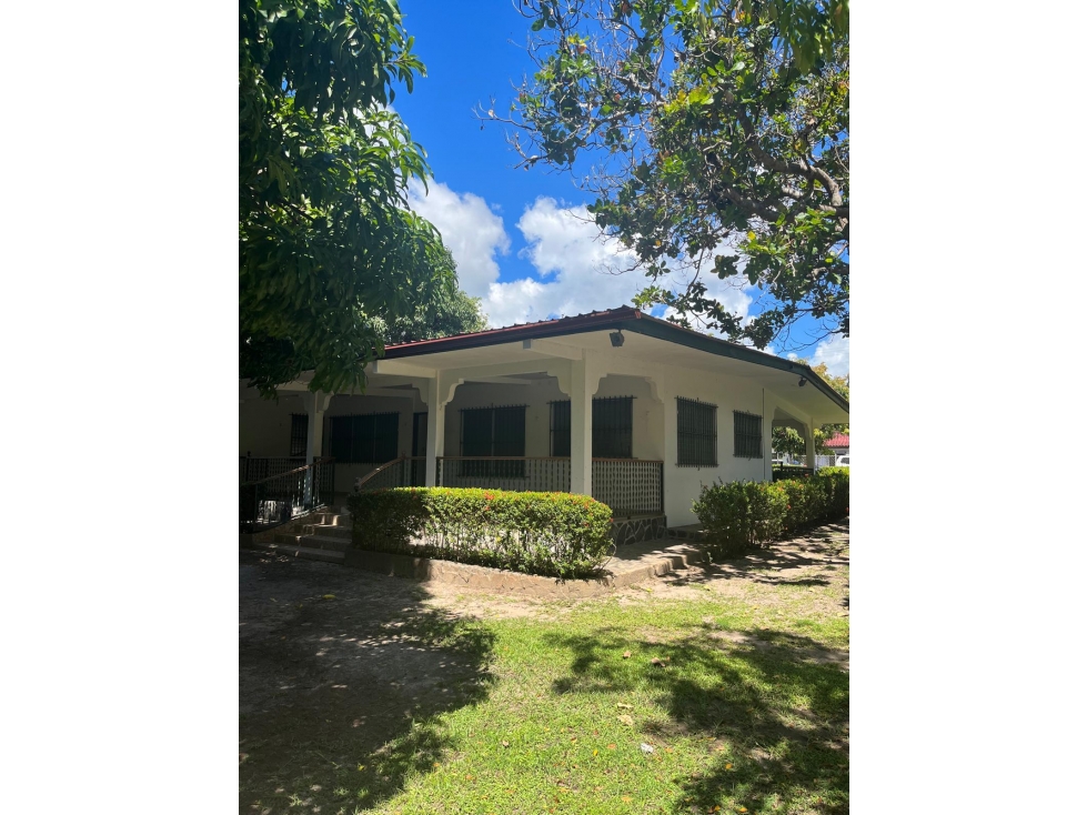 CASA EN VENTA EN CORONADO AMPLIO TERRENO EN ESQUINA