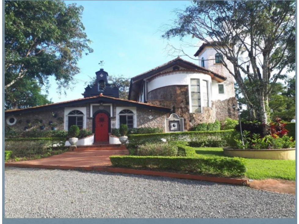 CASA EN VENTA O ALQUILER EN EL VALLE DE ANTÓN 1.8 HECTÁREAS - 2