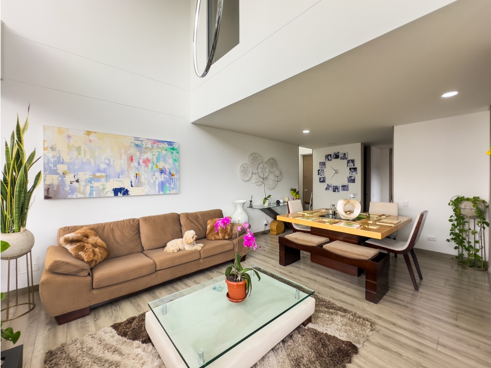 PH dúplex con balcón a la venta, Pasadena.