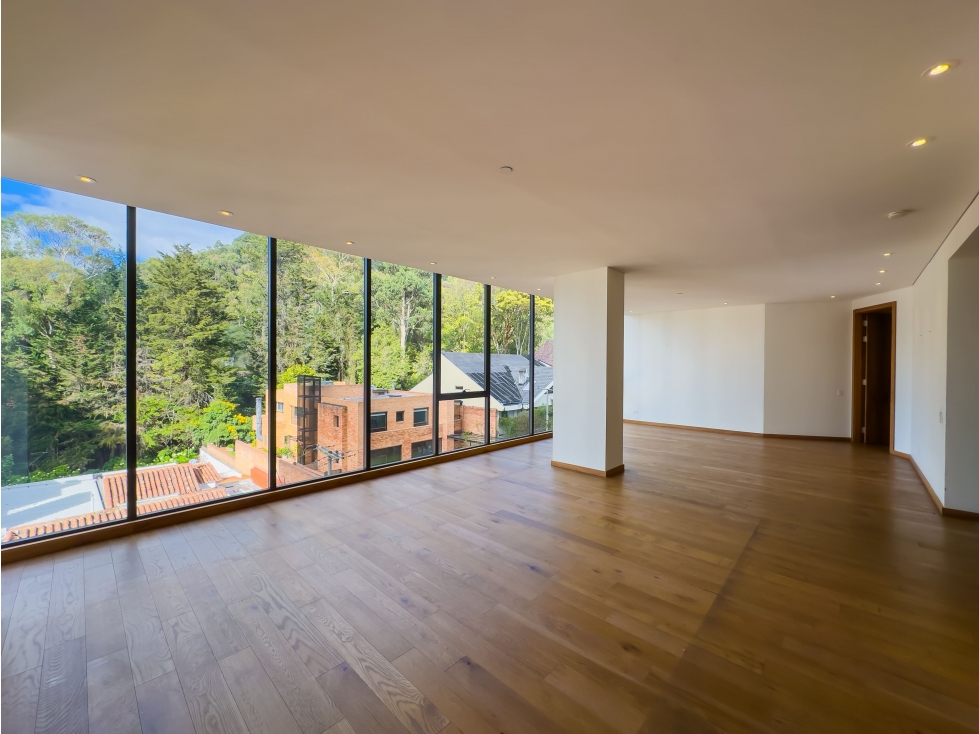 Apartamento en arriendo en edificio con club house, Chico Oriental.