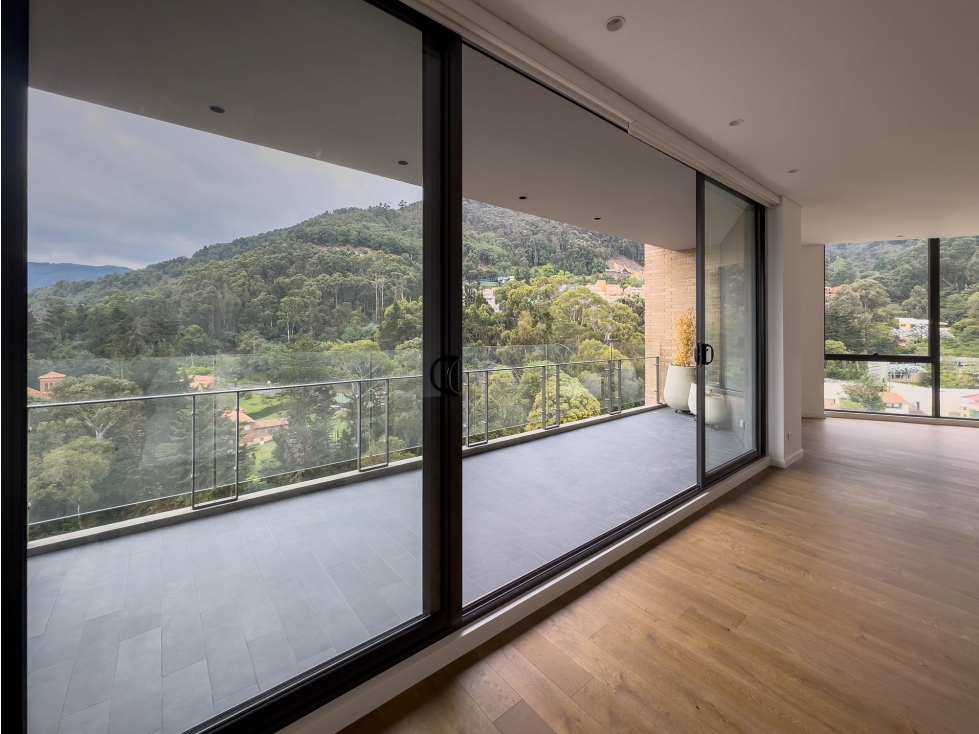Apartamento con balcón en venta, Chico Oriental. (Club House)