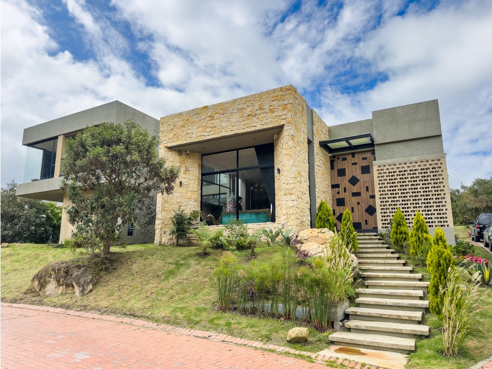 CASA EN VENTA EN LA CALERA