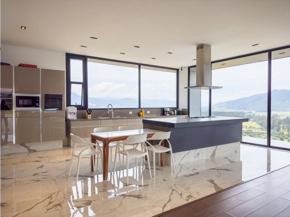 MODERNA CASA EN VENTA EN APOSENTOS — foto 4