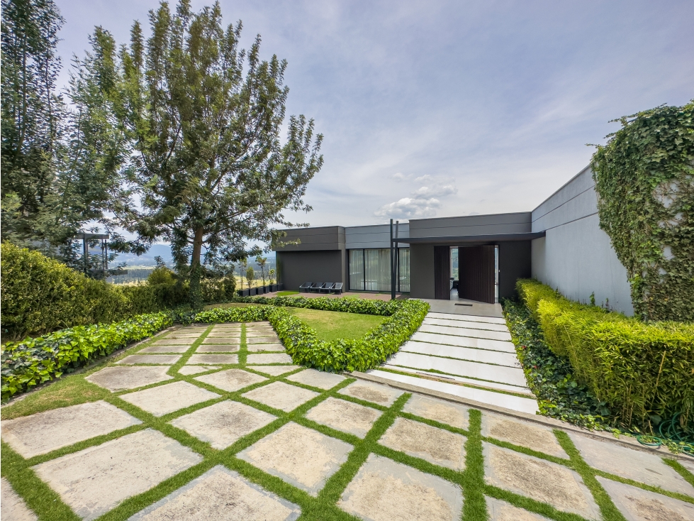 MODERNA CASA EN VENTA EN APOSENTOS
