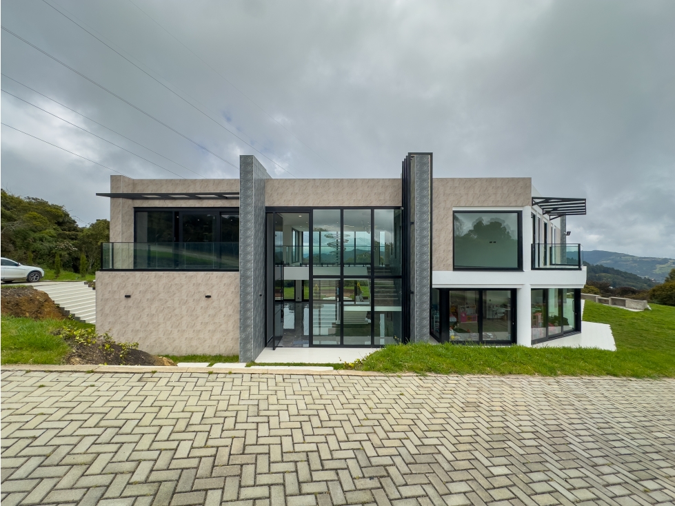 HERMOSA CASA EN VENTA / ARRIENDO BOSQUES DEL ENCENILLO