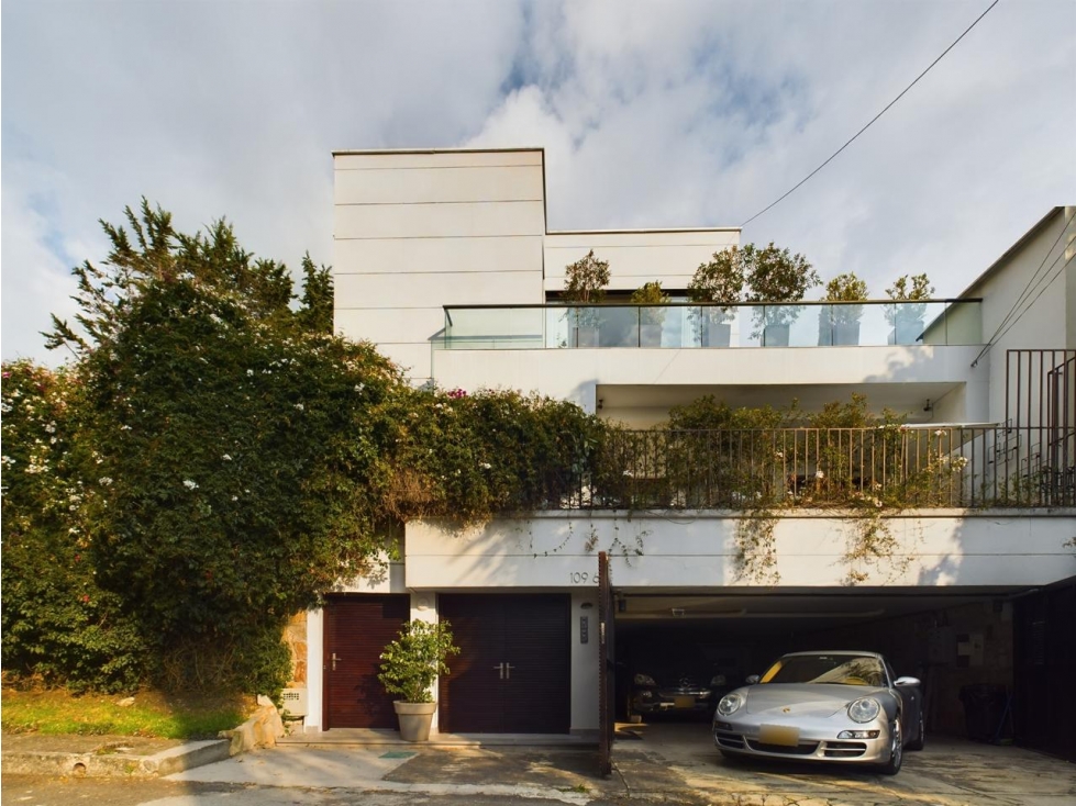 Casa con terraza a la venta, en Santa Ana.