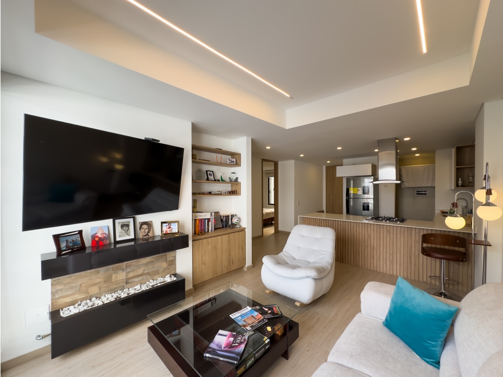 Apartamento con balcón a la venta, San Patricio (Aliada)