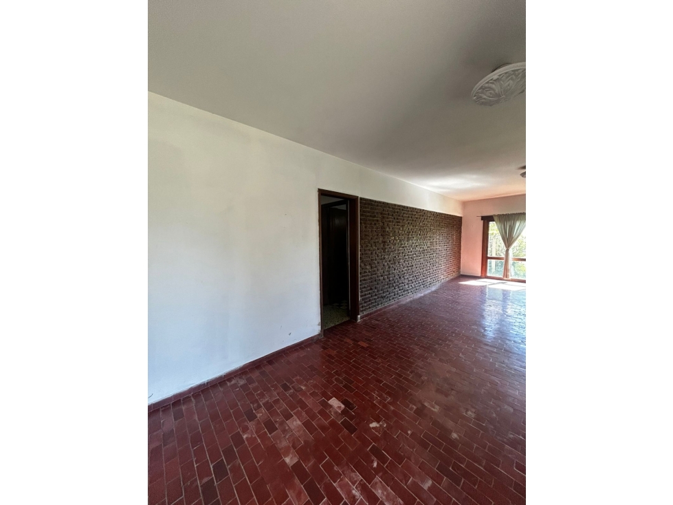 Importante propiedad a la venta ubicada en Jauregui. - 4