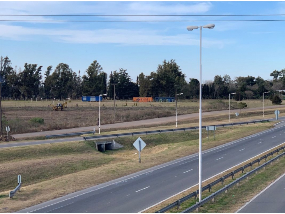 Lotes sobre colectora, acceso oeste. Altura puente Roca.