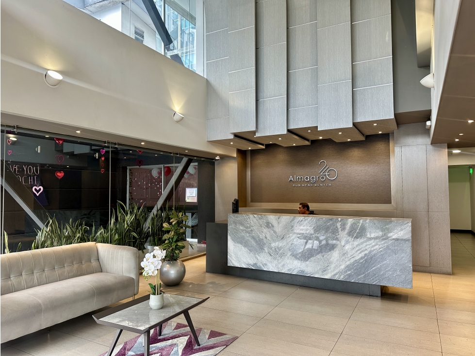 OFICINA VENTA Quito 58m2 con balcón plazaArgentina - 2