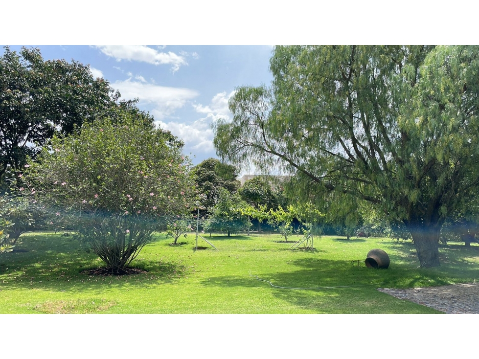 Terreno en venta en Cumbayá urbanización de lujo - 1