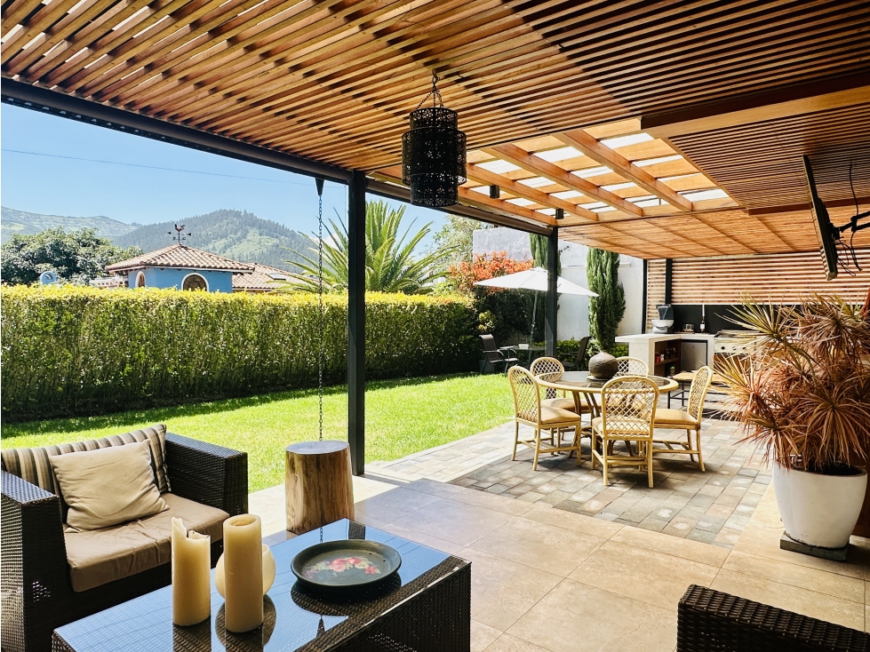Casa venta Cumbayá sector Lumbisí con amplio jardín pérgola BBQ - 1