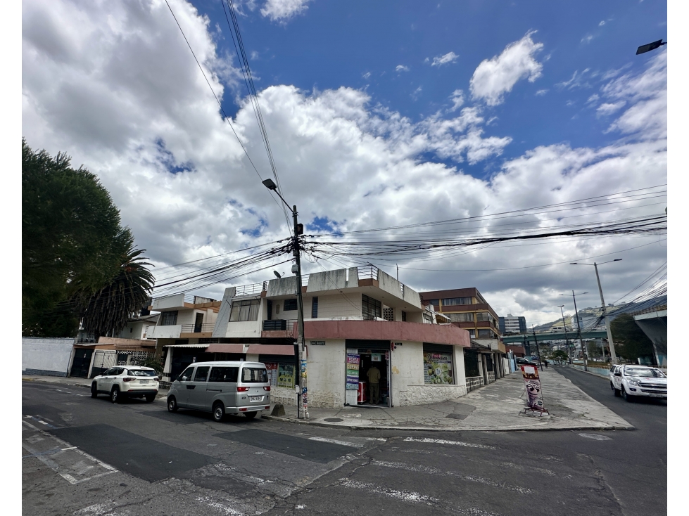 Propiedad VENTA 780m2 en Quito casa para derrocar sector La Carolina - 1