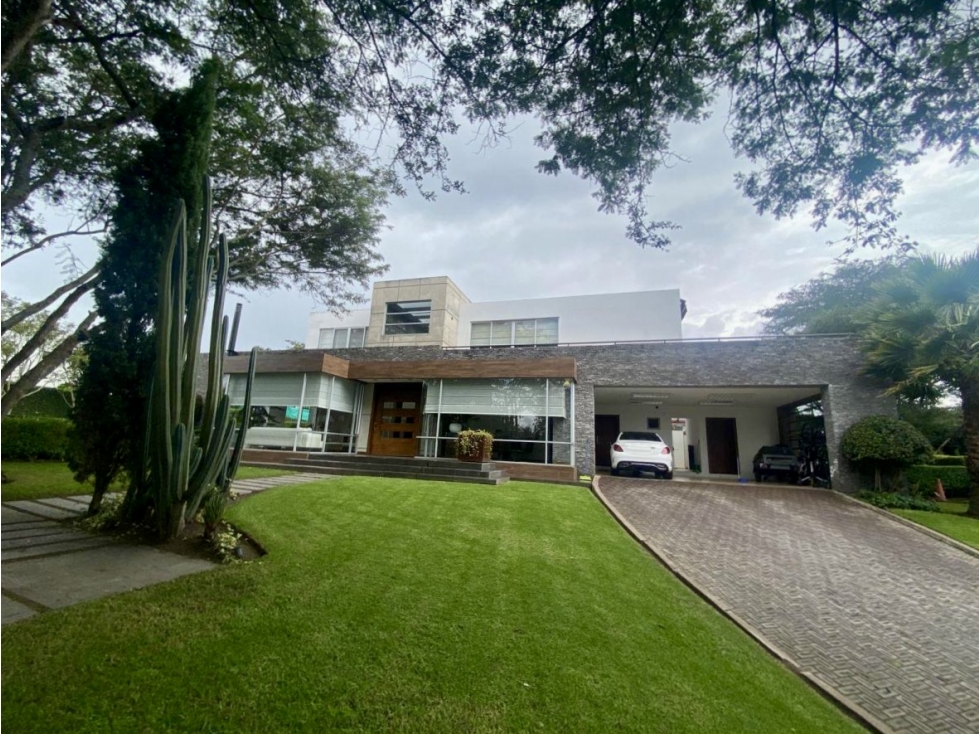 CASA de LUJO VENTA en PUEMBO urbanización cerrada - 1
