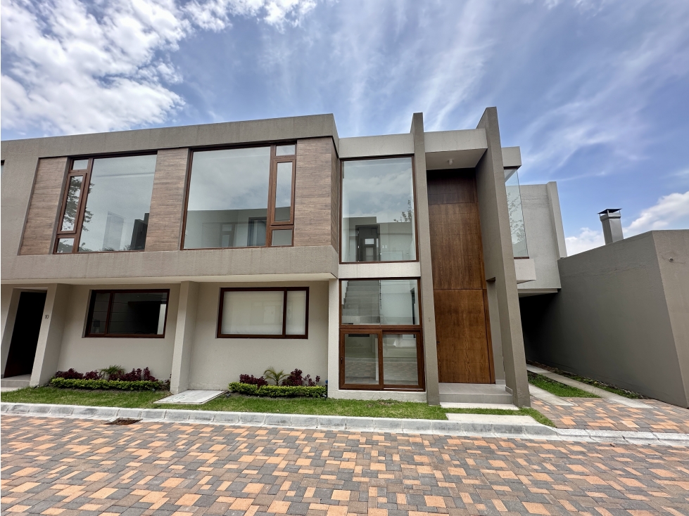 Casa VENTA Cumbayá con piscina A 1 minuto colegio Menor - 1