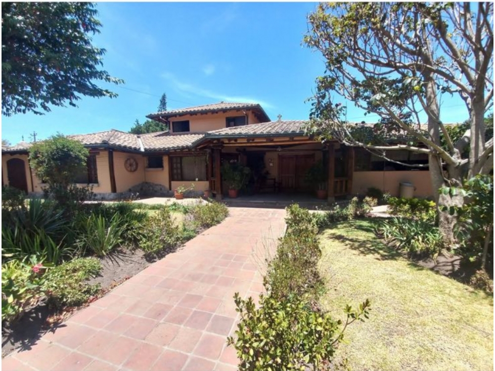 Quinta en venta 1847m2 en Tumbaco sector Intervalles