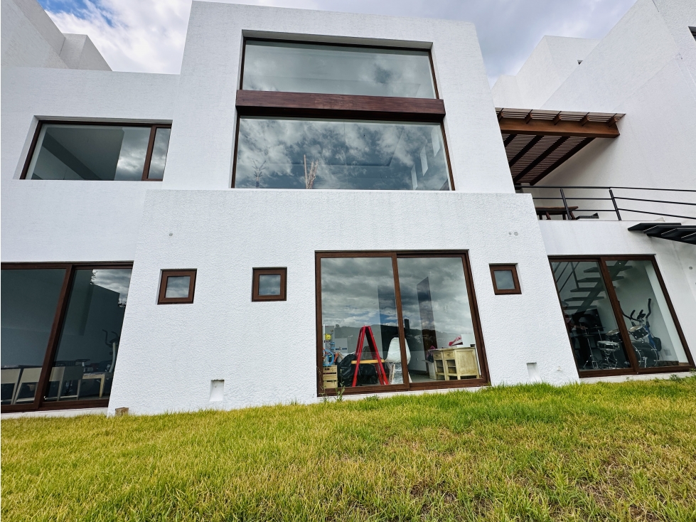Casa VENTA 3 dormitorios CUMBAYÁ Algarrobos
