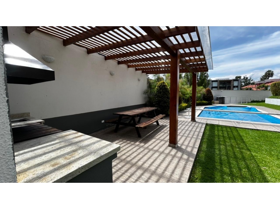 Departamento ALQUILER 2 dormitorios- balcón en CUMBAYÁ - 1
