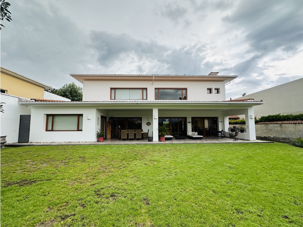 Casa LUJO ALQUILER 4 dormitorios+estudio+servicio CUMBAYÁ La Viña - 1