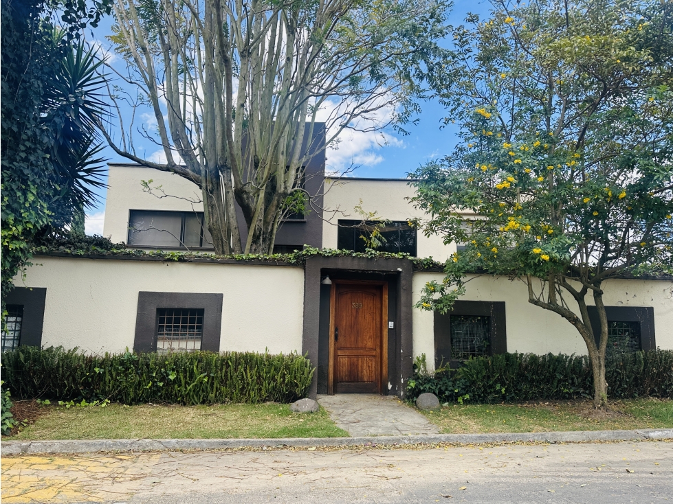 Casa 4 dormitorios ALQUILER Cumbayá urbanización Jacarandá - 1