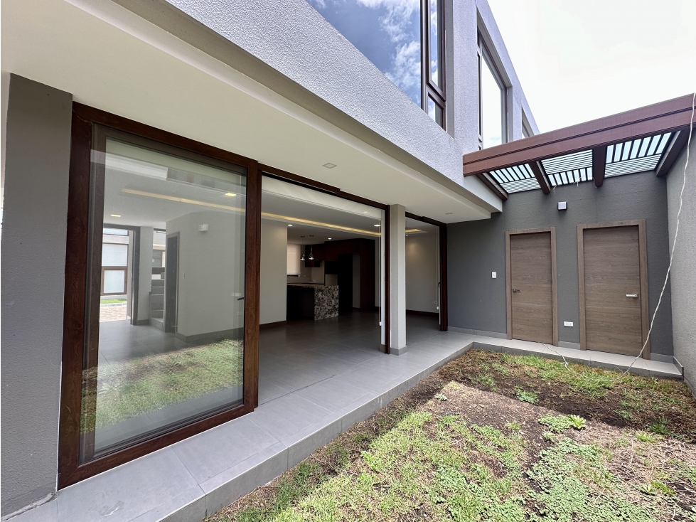 Casa VENTA Cumbayá con piscina A 1 minuto colegio Menor — foto 6