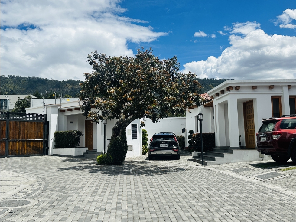 Casa VENTA 3 dormitorios Cumbayá sector Tanda x parque — foto 3