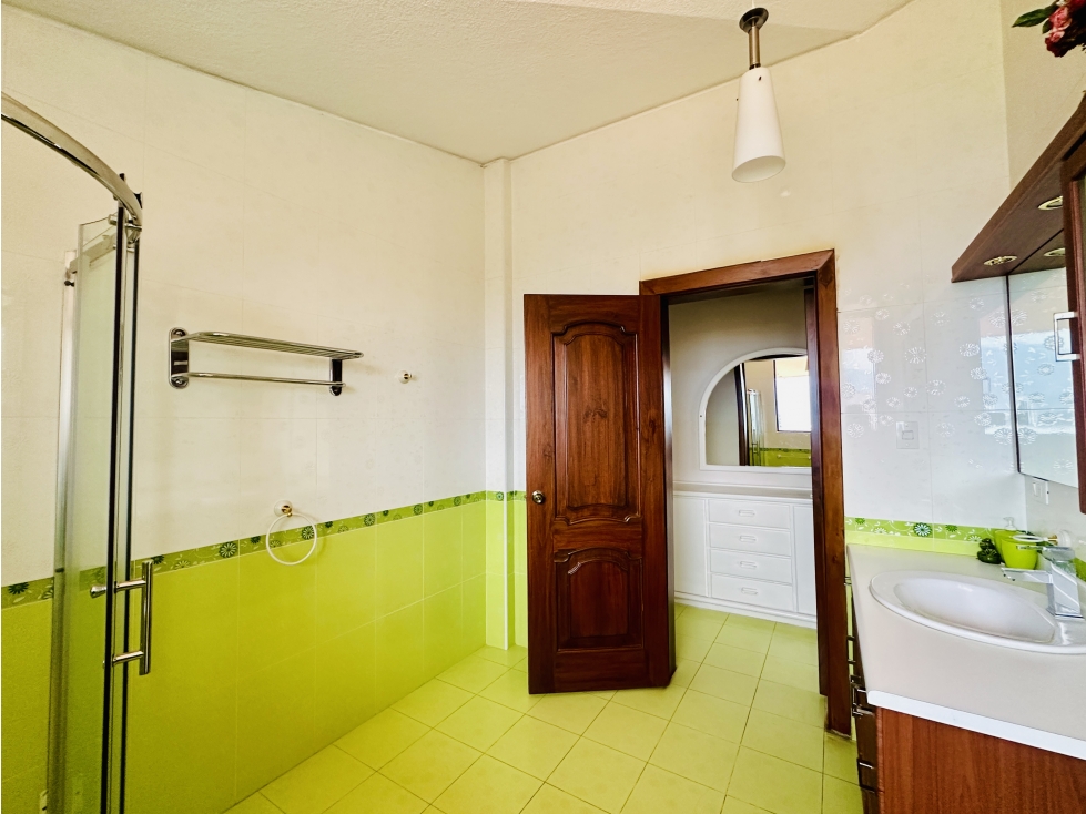 Casa VENTA en CUMBAYÁ 4 dormitor urb privada - 3