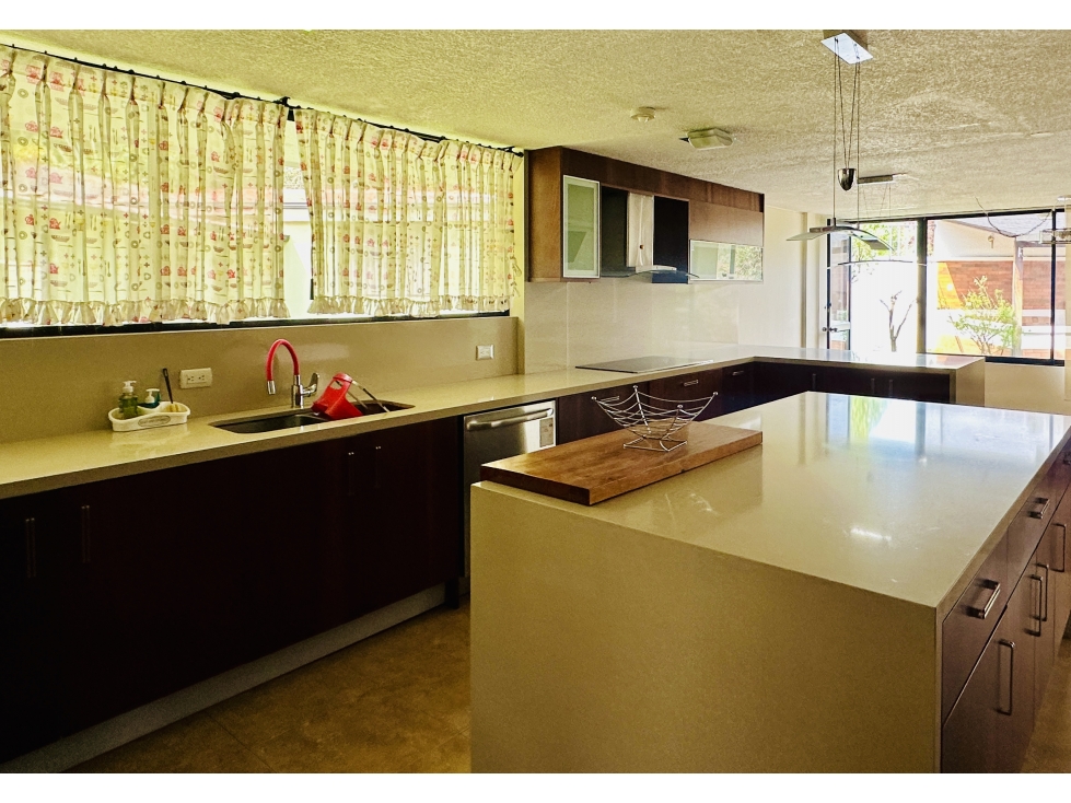 Casa VENTA en CUMBAYÁ 4 dormitor urb privada - 4