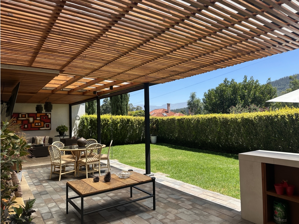 Casa venta Cumbayá sector Lumbisí con amplio jardín pérgola BBQ - 2