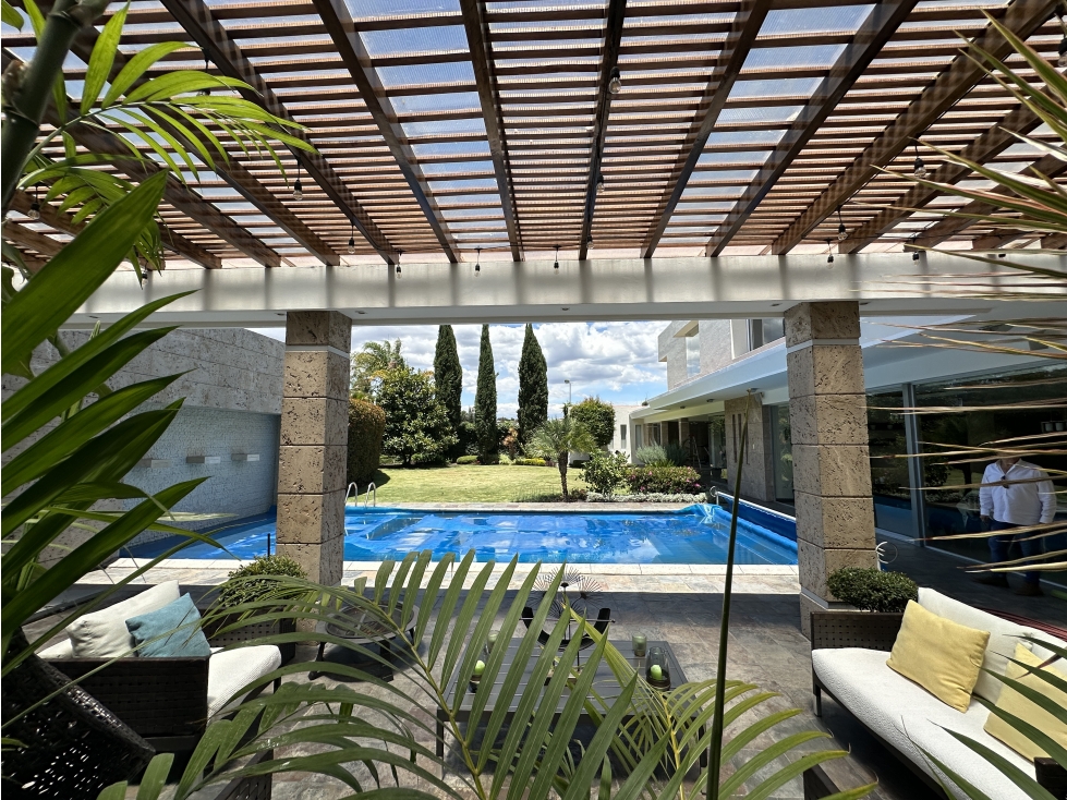 Casa Venta Cumbayá de Lujo con piscina 4 dormitorios - 1